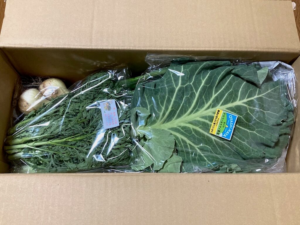 箱に入っている坂ノ途中の野菜