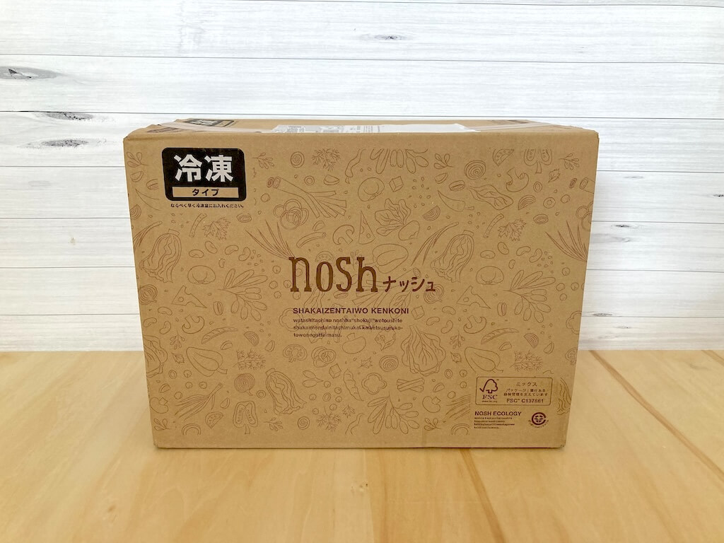 ナッシュの弁当が入った箱