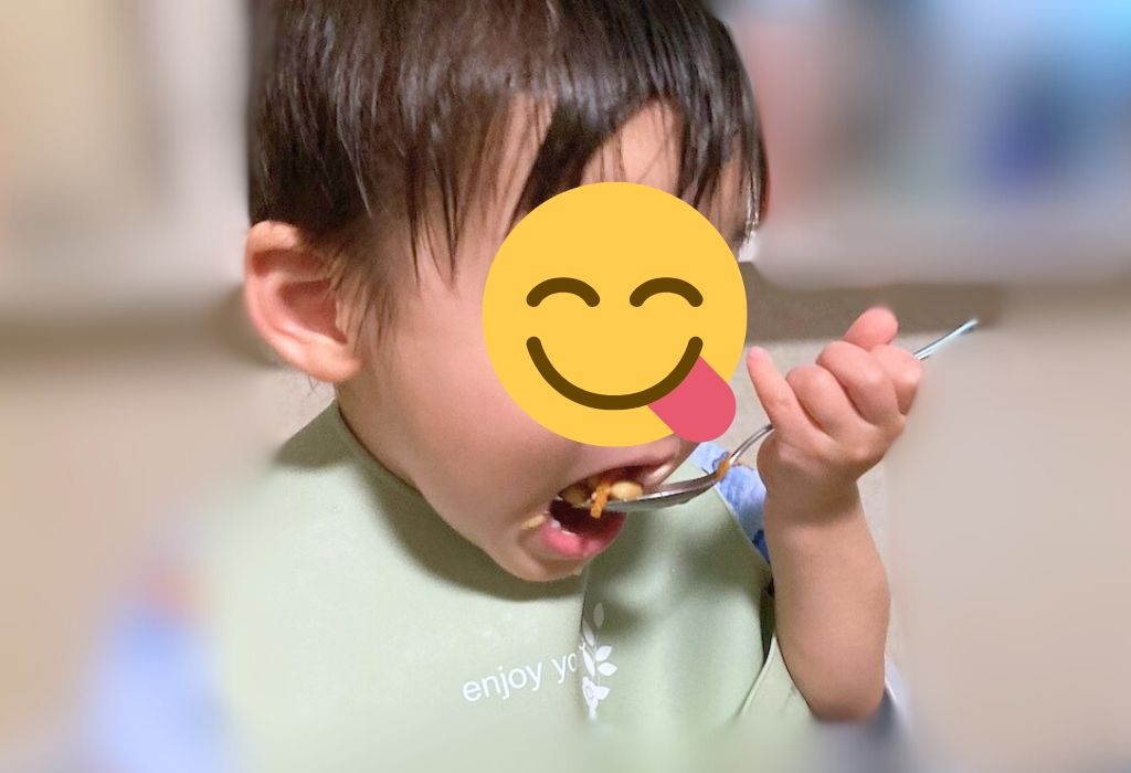 シェフの無添つくりおきを食べる子供