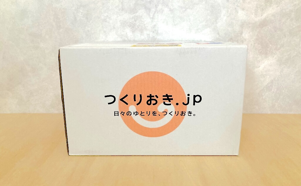 つくりおき.jpの惣菜が入った箱