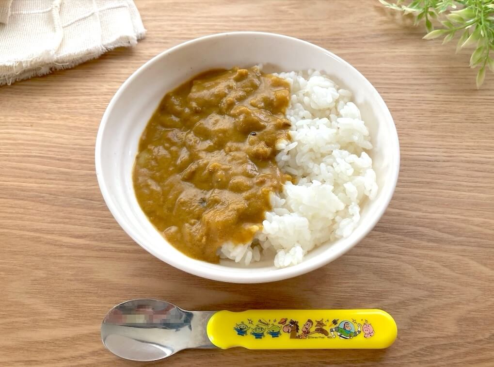 モグモの「ほっぺがおちる！お子さまポークカレー」