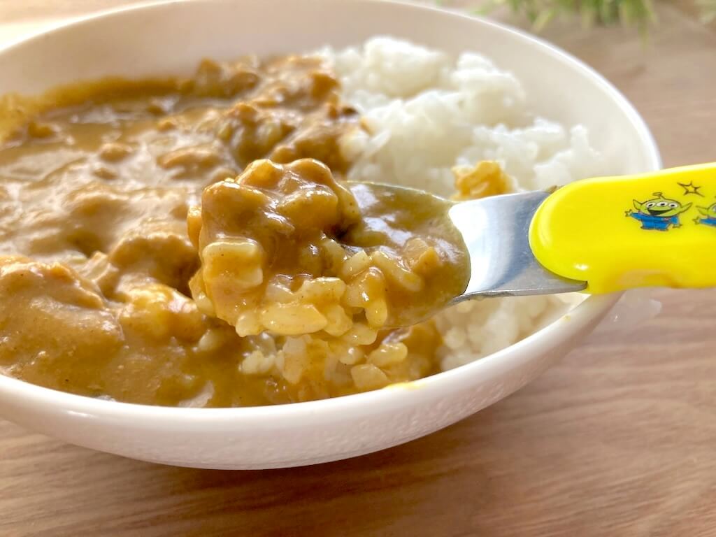 モグモの「ほっぺがおちる！お子さまポークカレー」