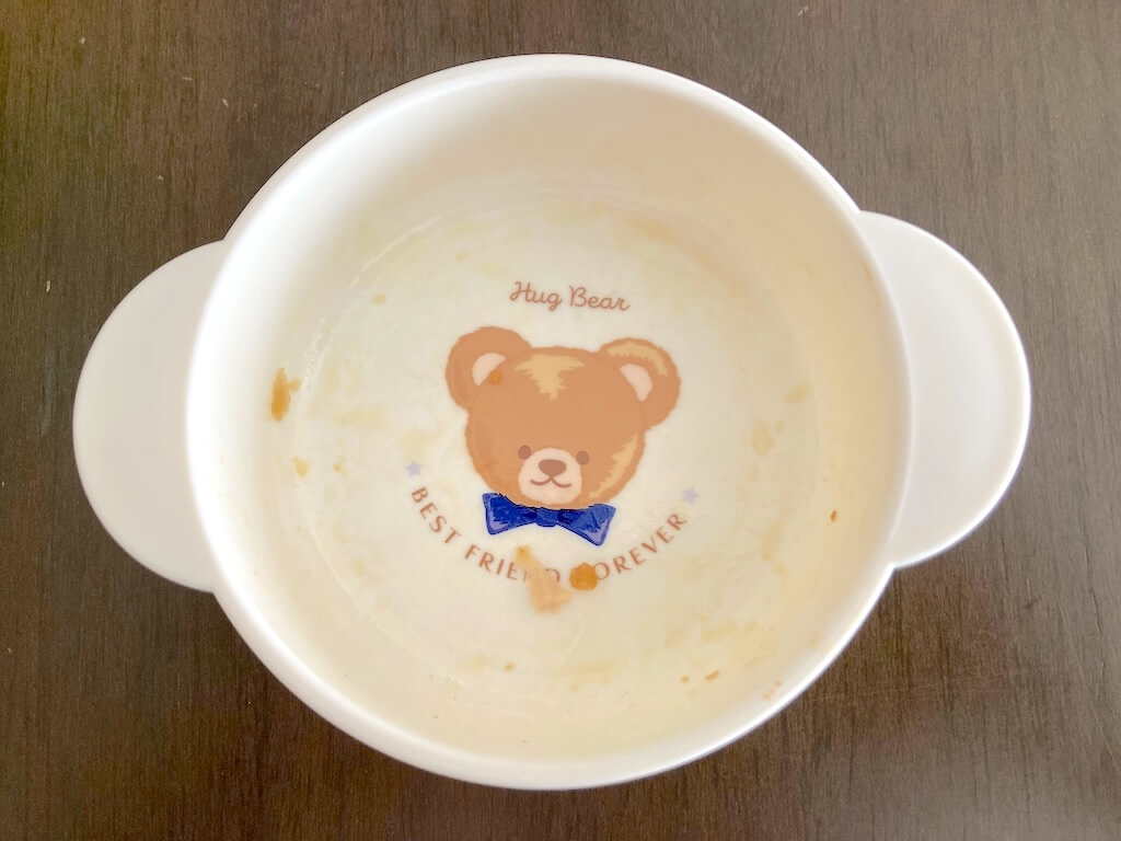 モグモの「かりっとジューシー からあげ」を完食した皿