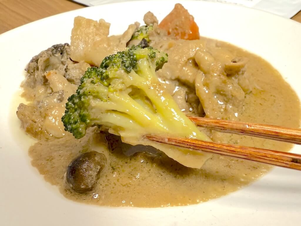 Vivid TABLE(ビビッドテーブル)の「豚バラと季節野菜のパピヨット」