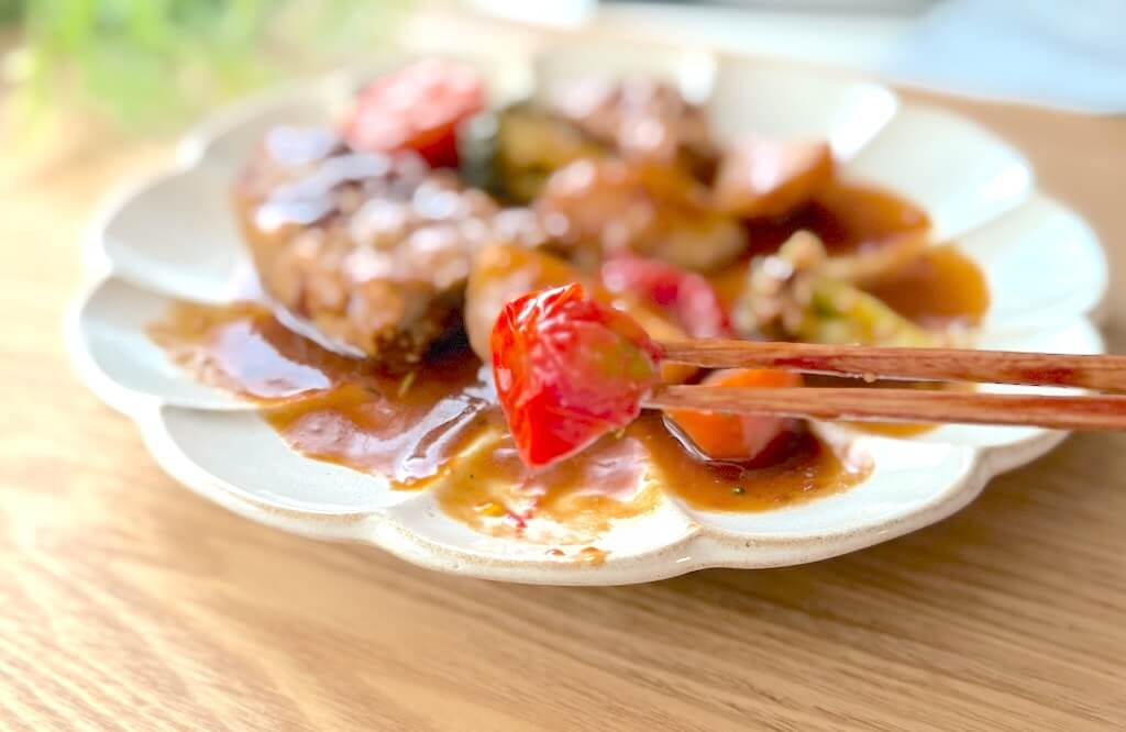 Vivid TABLE(ビビッドテーブル)の「野菜たっぷりデミグラスハンバーグ」