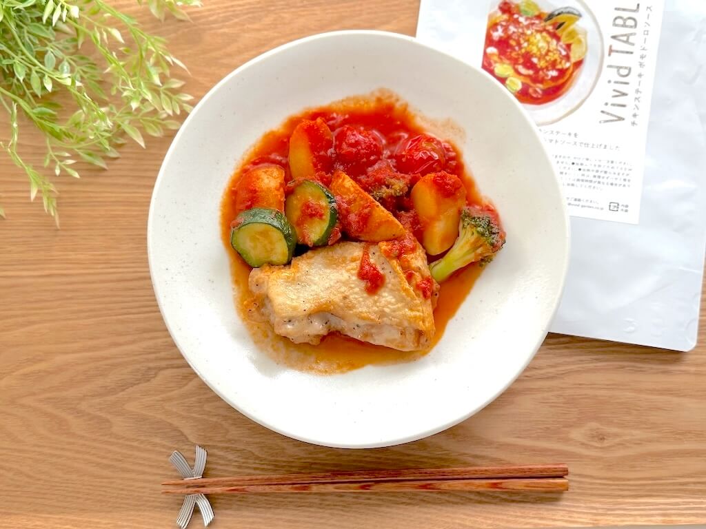 Vivid TABLE(ビビッドテーブル)の「チキンステーキ ポモドーロソースンバーグ」