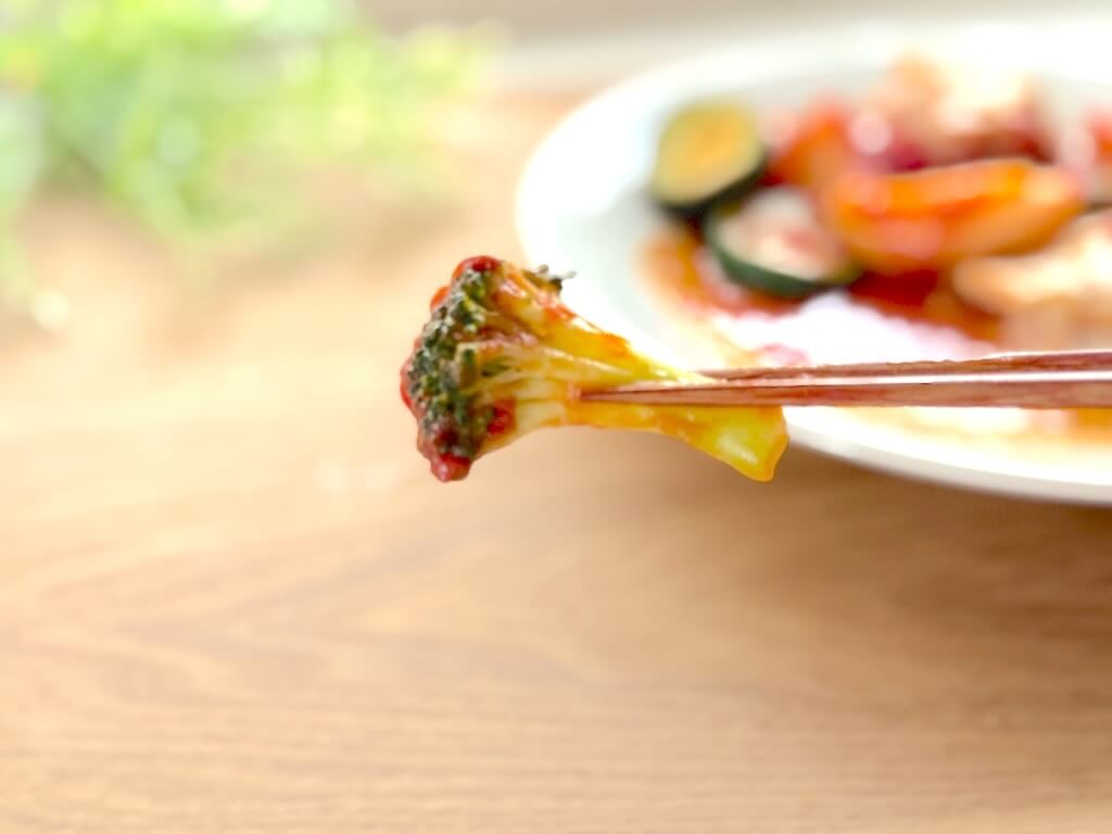 Vivid TABLE(ビビッドテーブル)の「チキンステーキ ポモドーロソースンバーグ」