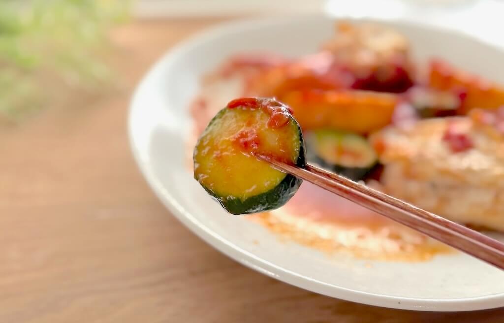 Vivid TABLE(ビビッドテーブル)の「チキンステーキ ポモドーロソースンバーグ」