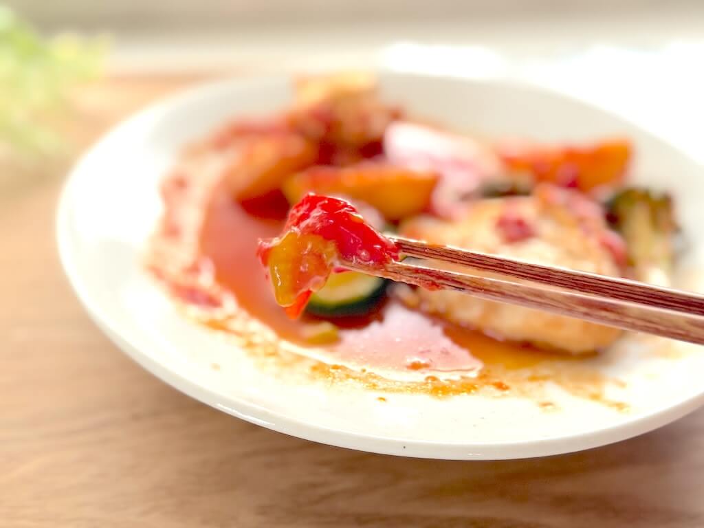 Vivid TABLE(ビビッドテーブル)の「チキンステーキ ポモドーロソースンバーグ」