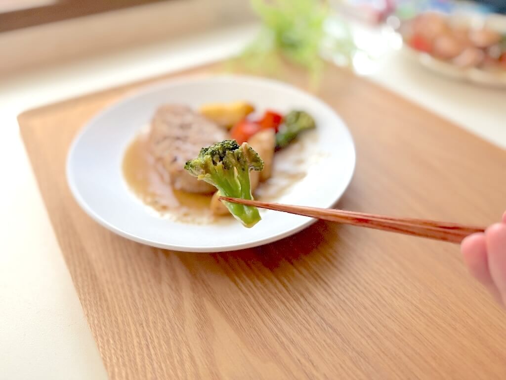 Vivid TABLE(ビビッドテーブル)の「山椒香るオニオンソースハンバーグ」