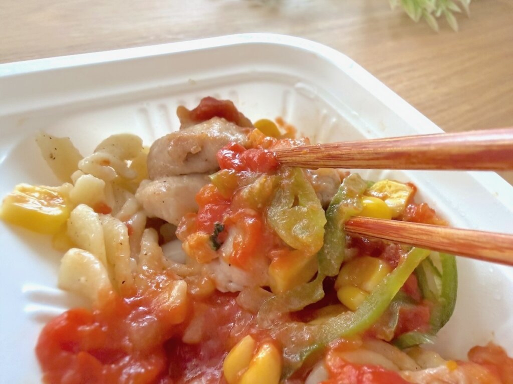 モグモデリの「鶏肉のピザ風グリル(トマトソース)」