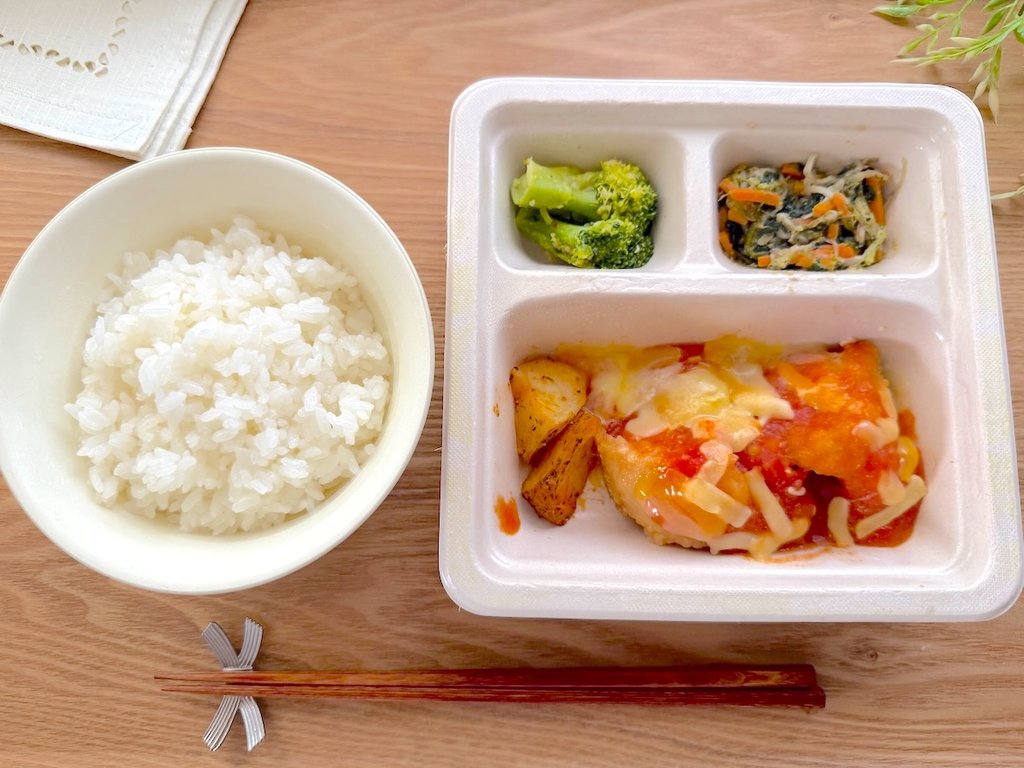 三ツ星ファームの弁当と白米